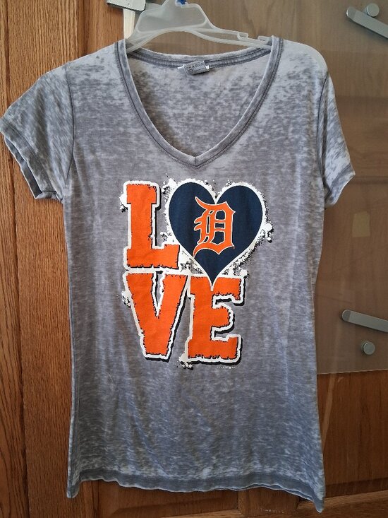 Tops - Detroit Tigers baseball neck t